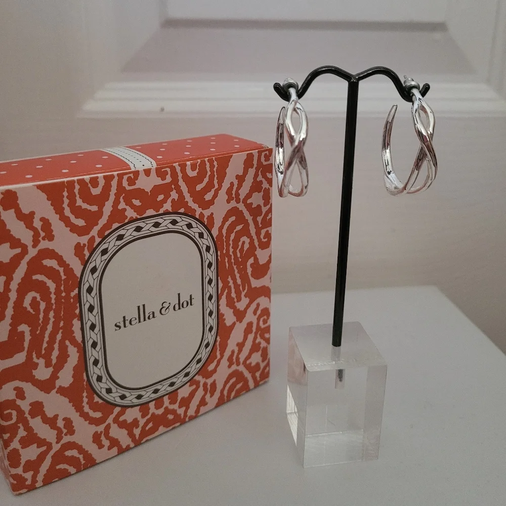 Stella & Dot  Odette Hoop Earrings - Picture 3 of 8